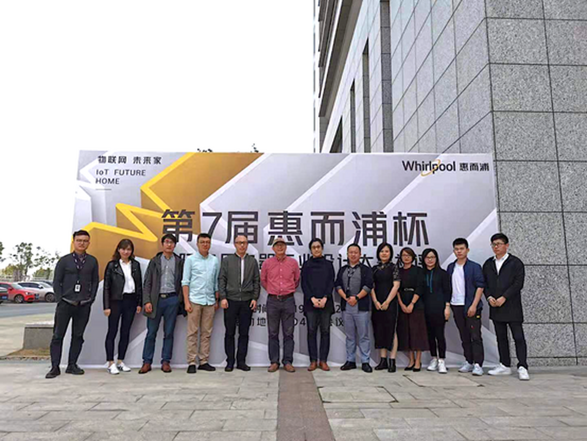 图片包含 户外, 人员, 人物, 地面

描述已自动生成