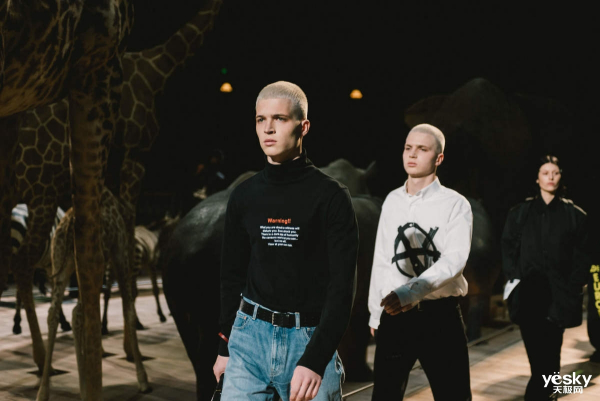 ɭ͡Ļ 2019ﶬʱװVetements